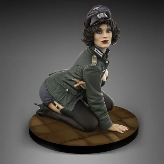 German Officer 'Pin-Up' - Royal Model RM842