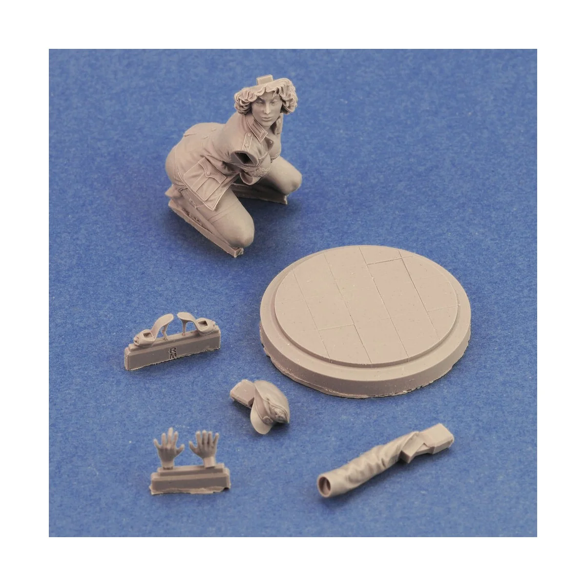 German Officer 'Pin-Up', 1/35 - Royal Model RM842