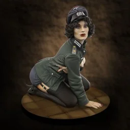 German Officer 'Pin-Up' (75mm) - Royal Model RM847