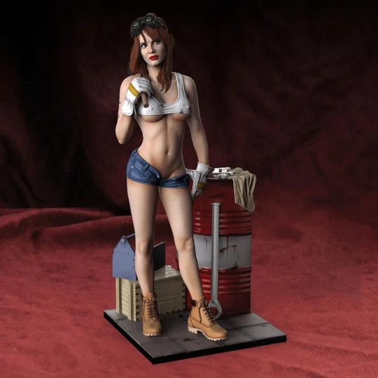 Garage girl, 1/35 - Royal Model RM856