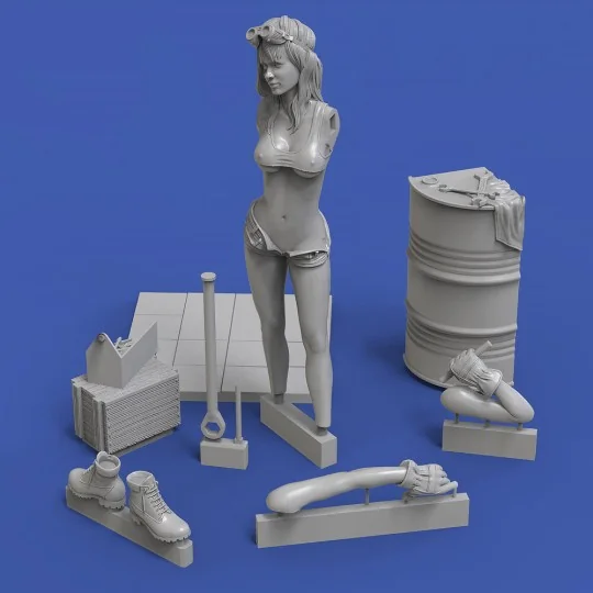 Garage girl, 1/35 - Royal Model RM856