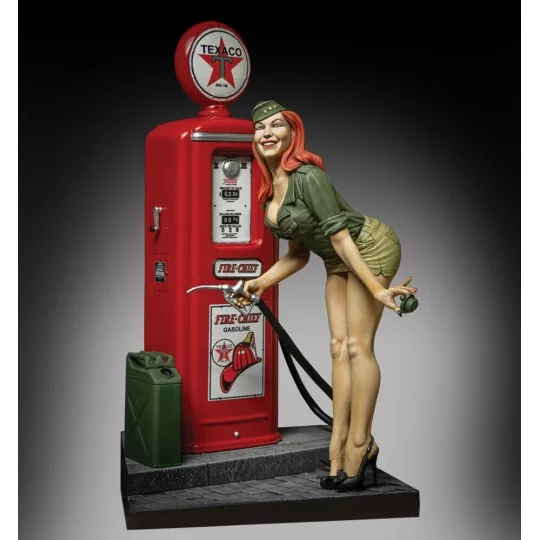Pin-up at the gas pump (75mm) - Royal Model RM928