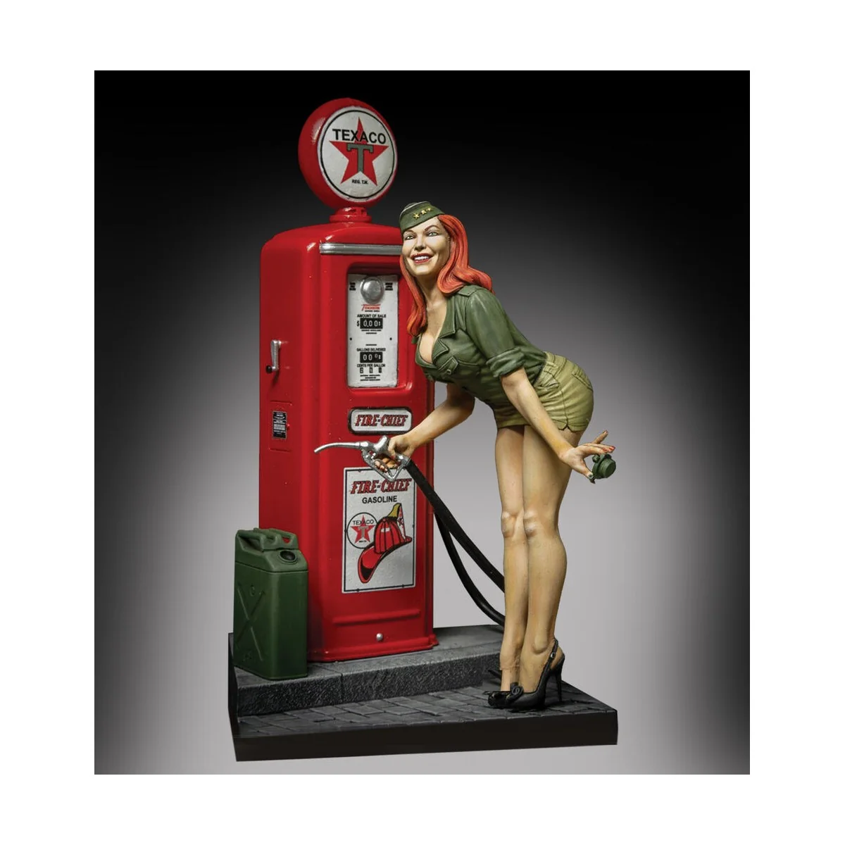 Pin-up at the gas pump (75mm) - Royal Model RM928