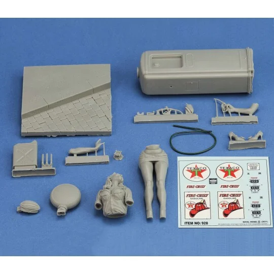 Pin-up at the gas pump (75mm) - Royal Model RM928