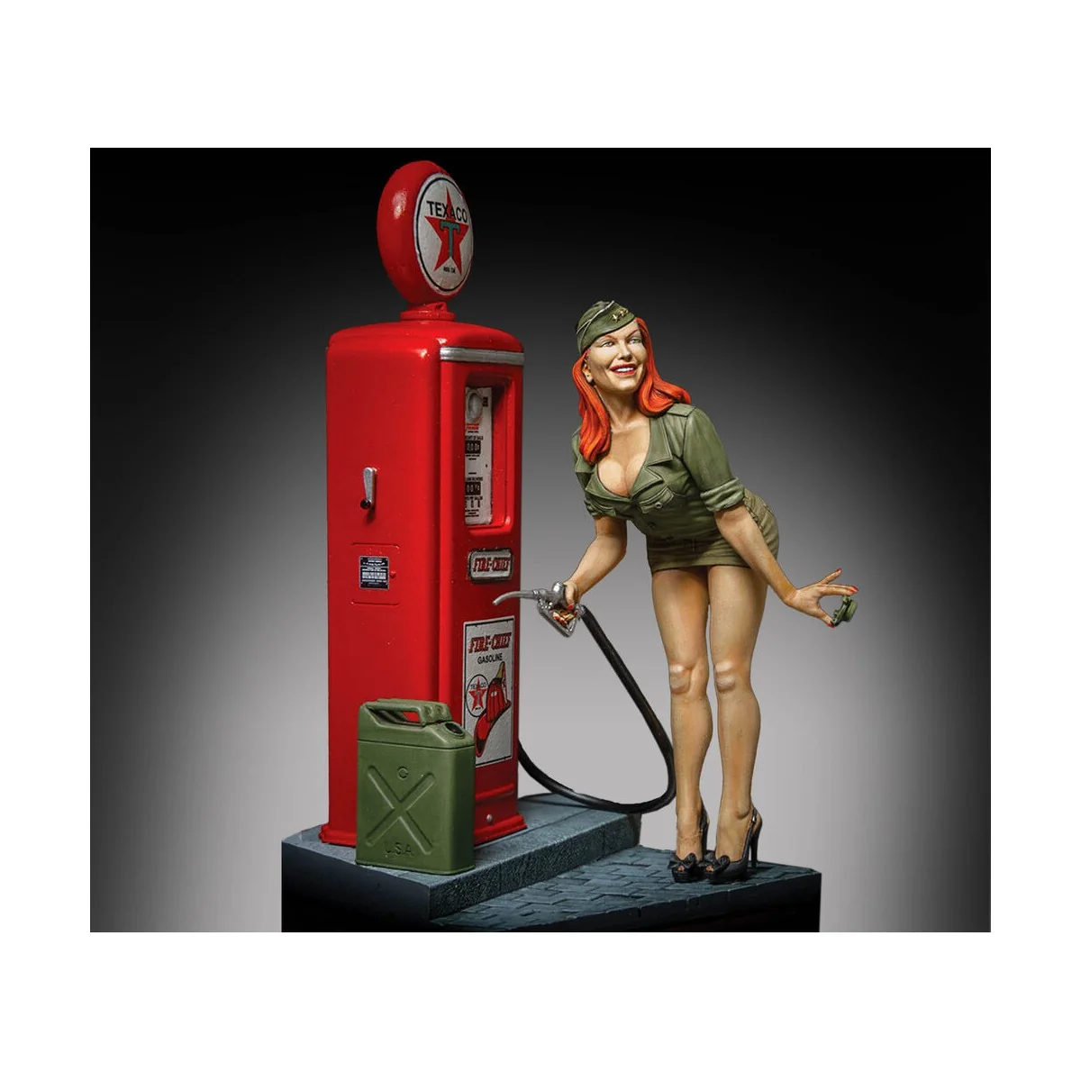Pin-up at the gas pump (75mm) - Royal Model RM928