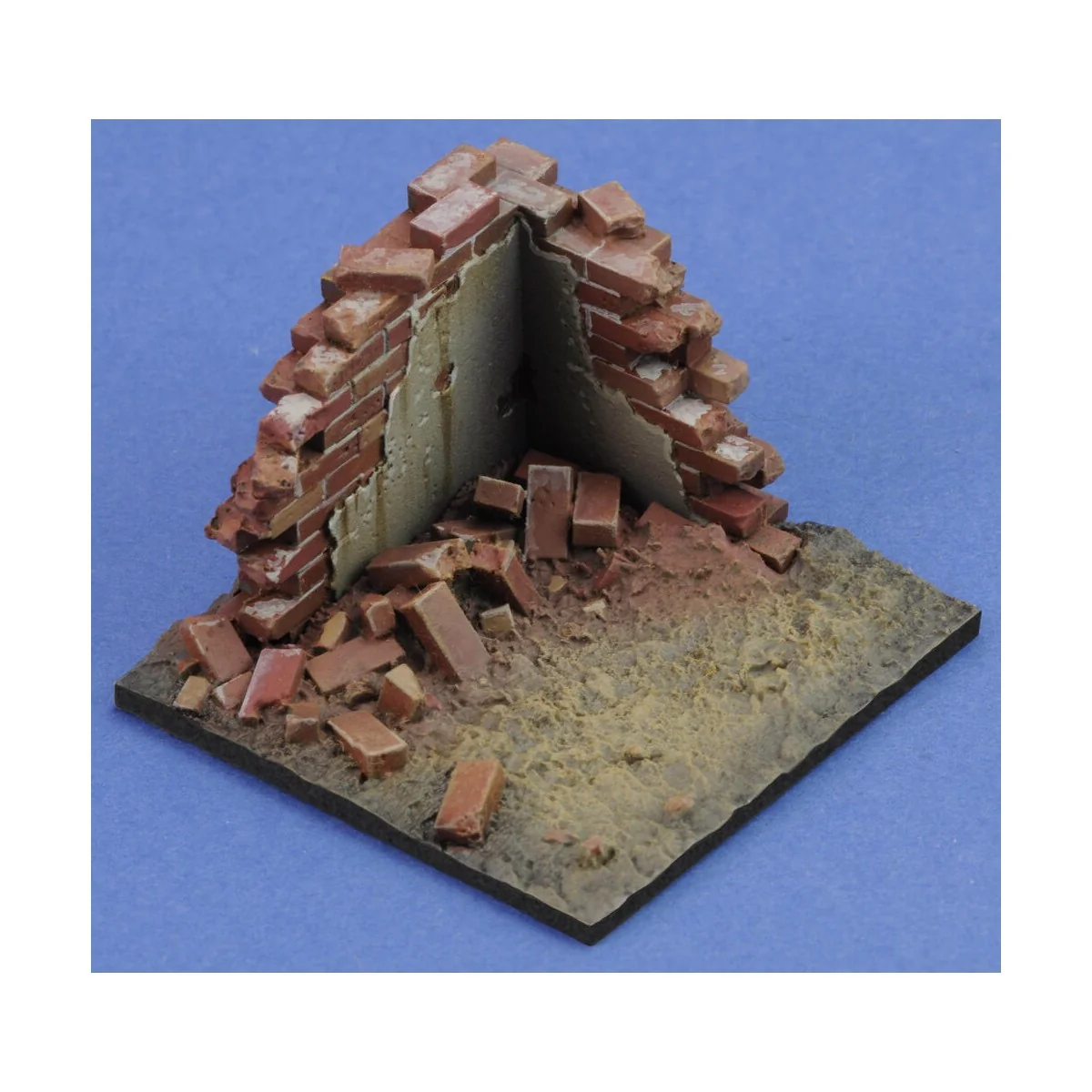 Base with ruined wall 'cm4x4' No.10, 1/35 - Royal Model RM941
