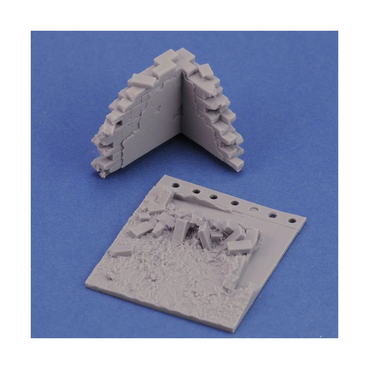 Base with ruined wall 'cm4x4' No.10, 1/35 - Royal Model RM941