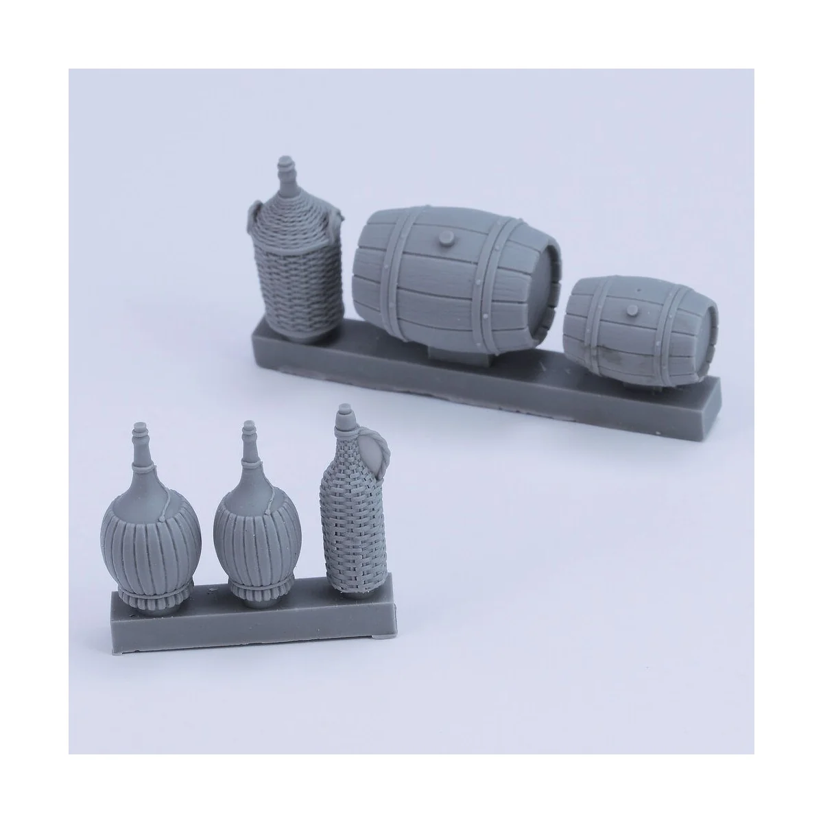 Wicker Bottles and small barrels, 1/16 - Royal Model RM954