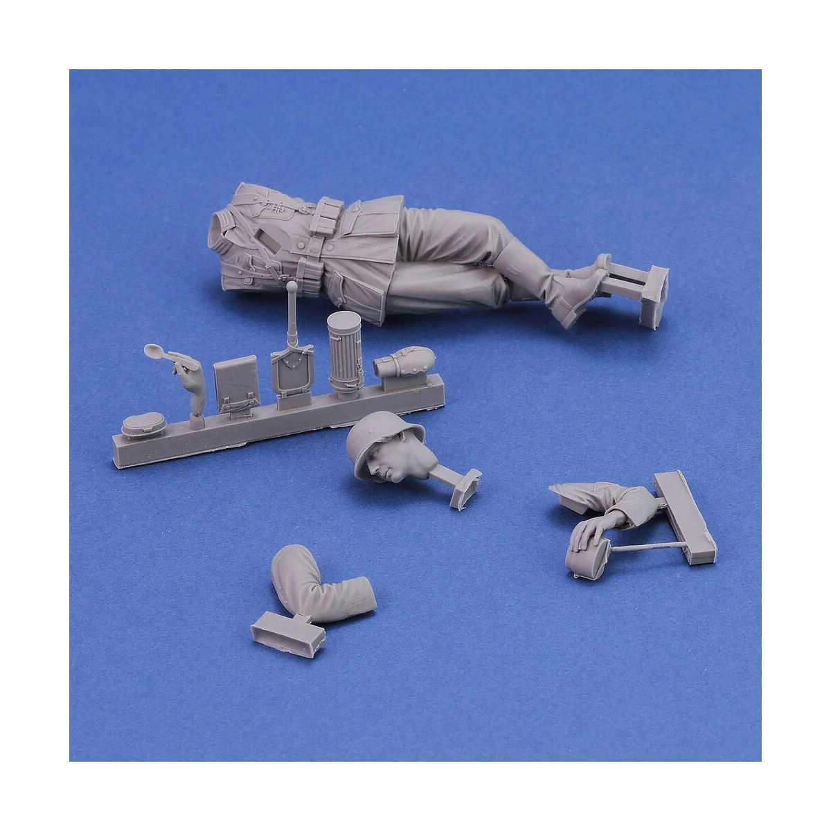 German soldier eating - WWII (75 mm) - Royal Model RM958