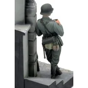 German soldier eating - WWII (75 mm) - Royal Model RM958
