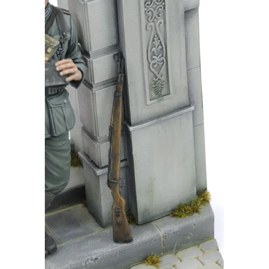 German soldier eating - WWII (75 mm) - Royal Model RM958