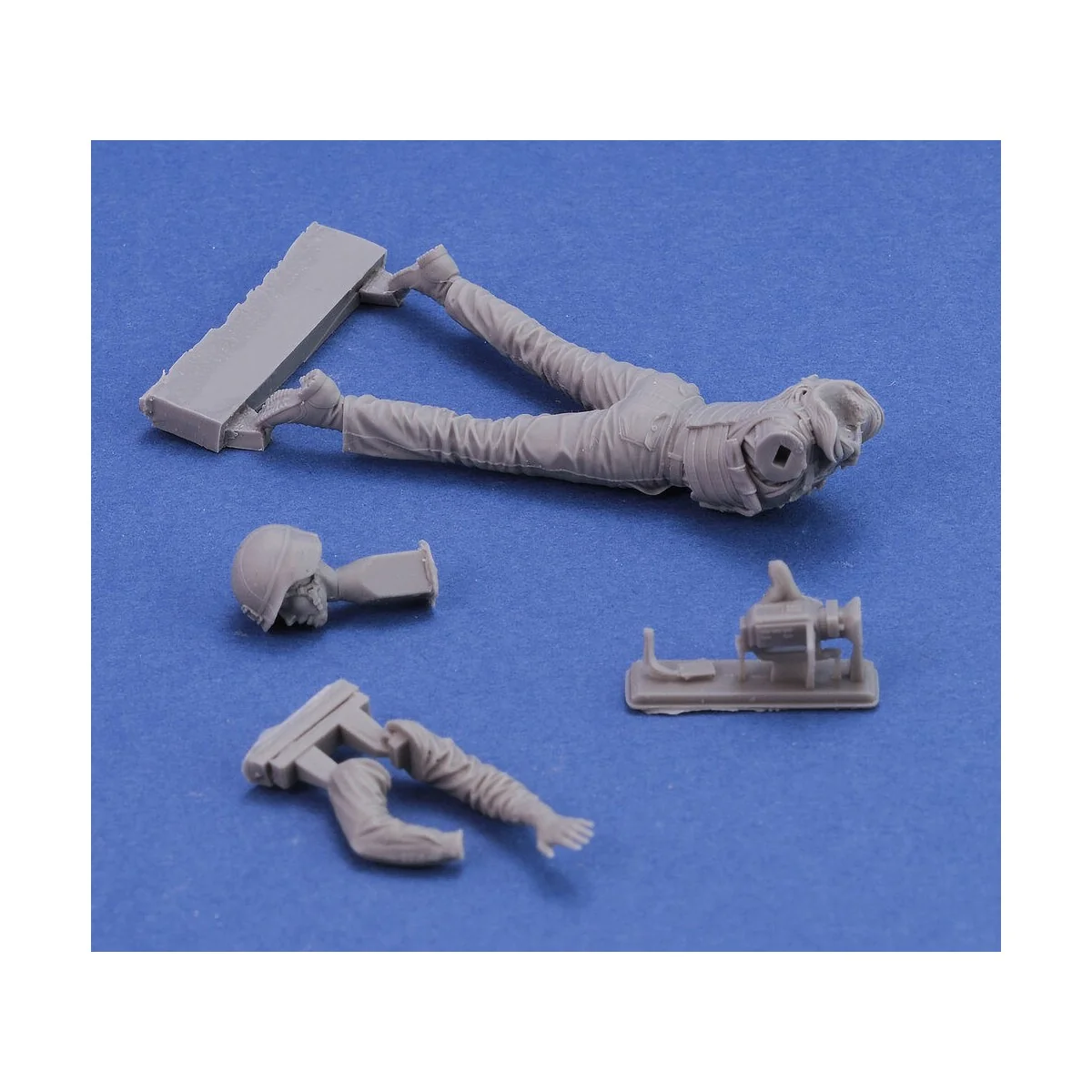 War Reporter, 1/35 - Royal Model RM960