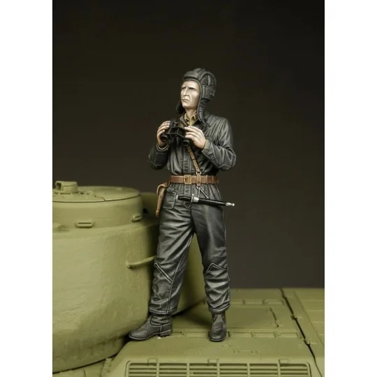 Russian tanker at rest - WWII, 1/48 - Royal Model RM971