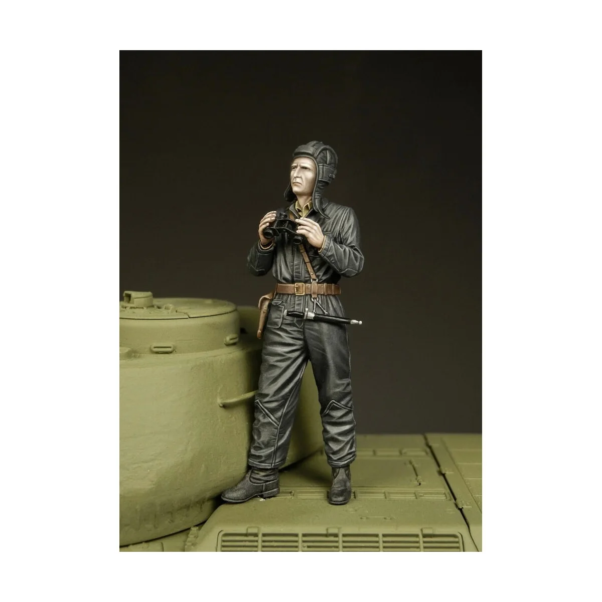 Russian tanker at rest - WWII, 1/48 - Royal Model RM971