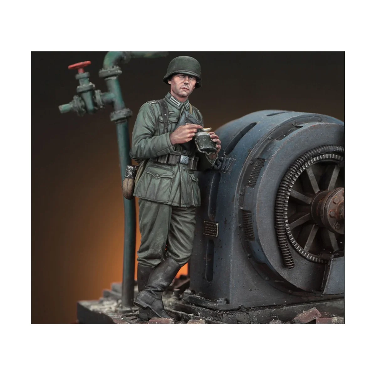 German infantry soldier eating - WWII, 1/35 - Royal Model RM972