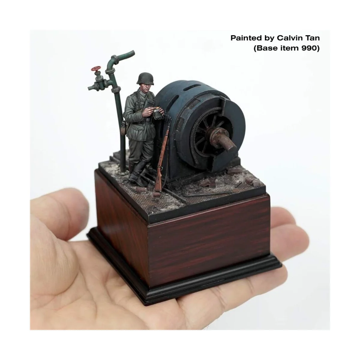 German infantry soldier eating - WWII, 1/35 - Royal Model RM972