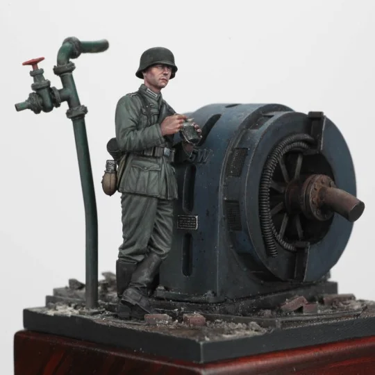 German infantry soldier eating - WWII, 1/35 - Royal Model RM972