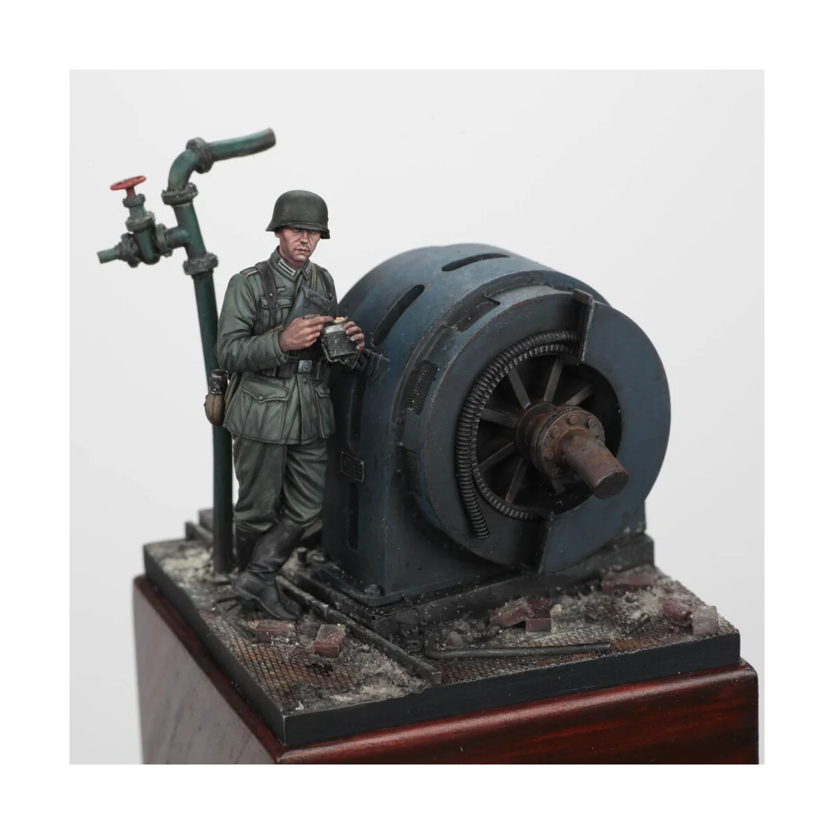 German infantry soldier eating - WWII, 1/35 - Royal Model RM972