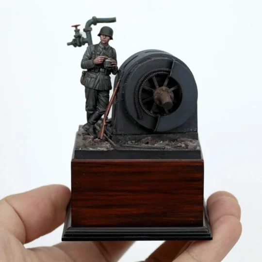 German infantry soldier eating - WWII, 1/35 - Royal Model RM972