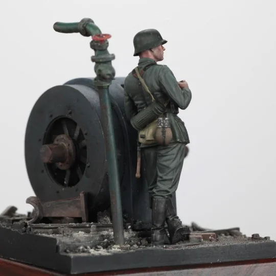 German infantry soldier eating - WWII - Royal Model RM972