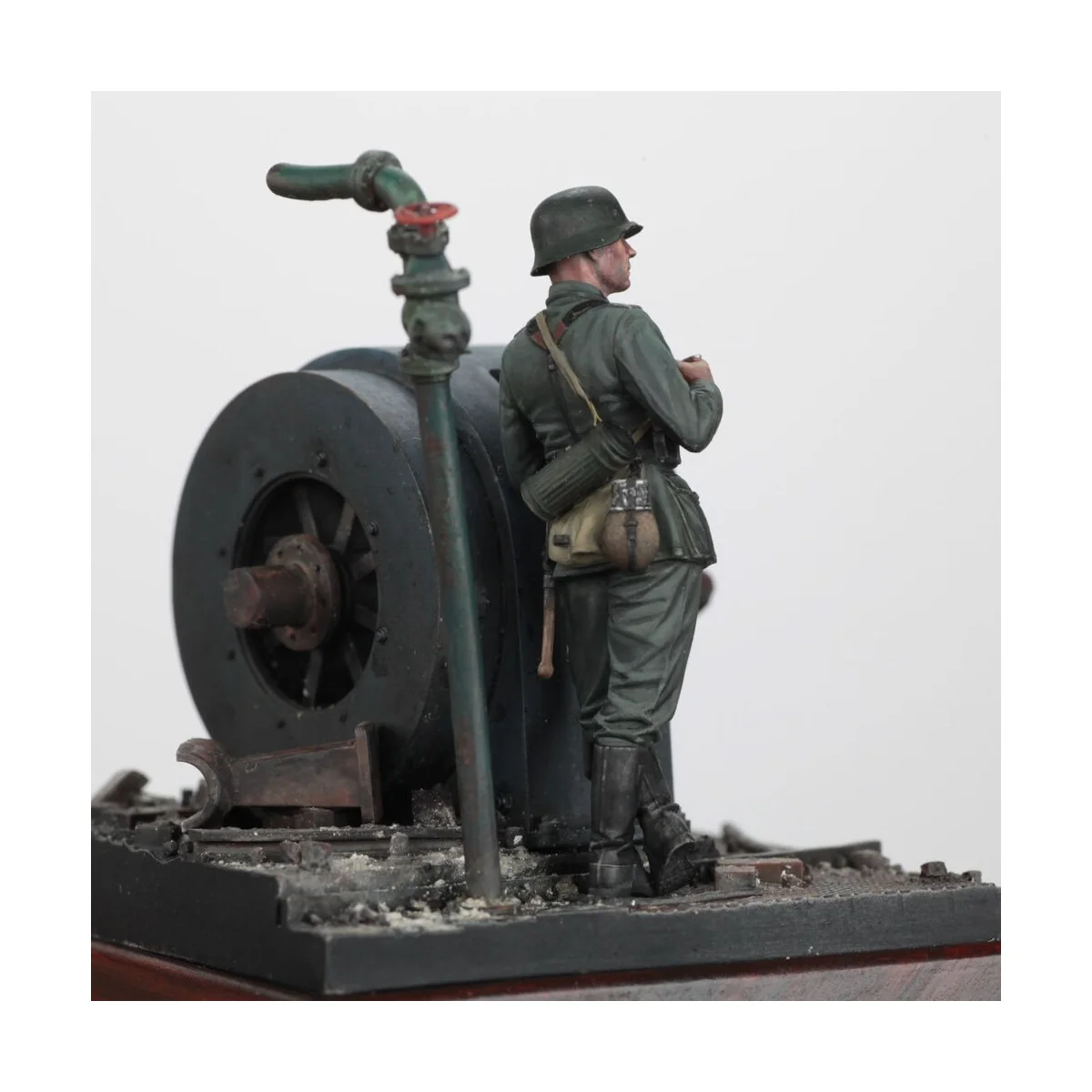 German infantry soldier eating - WWII, 1/35 - Royal Model RM972