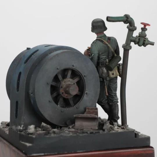 German infantry soldier eating - WWII, 1/35 - Royal Model RM972