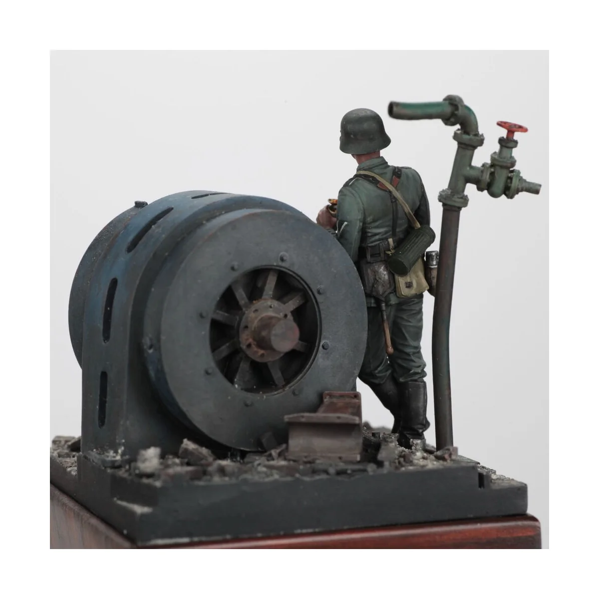 German infantry soldier eating - WWII, 1/35 - Royal Model RM972