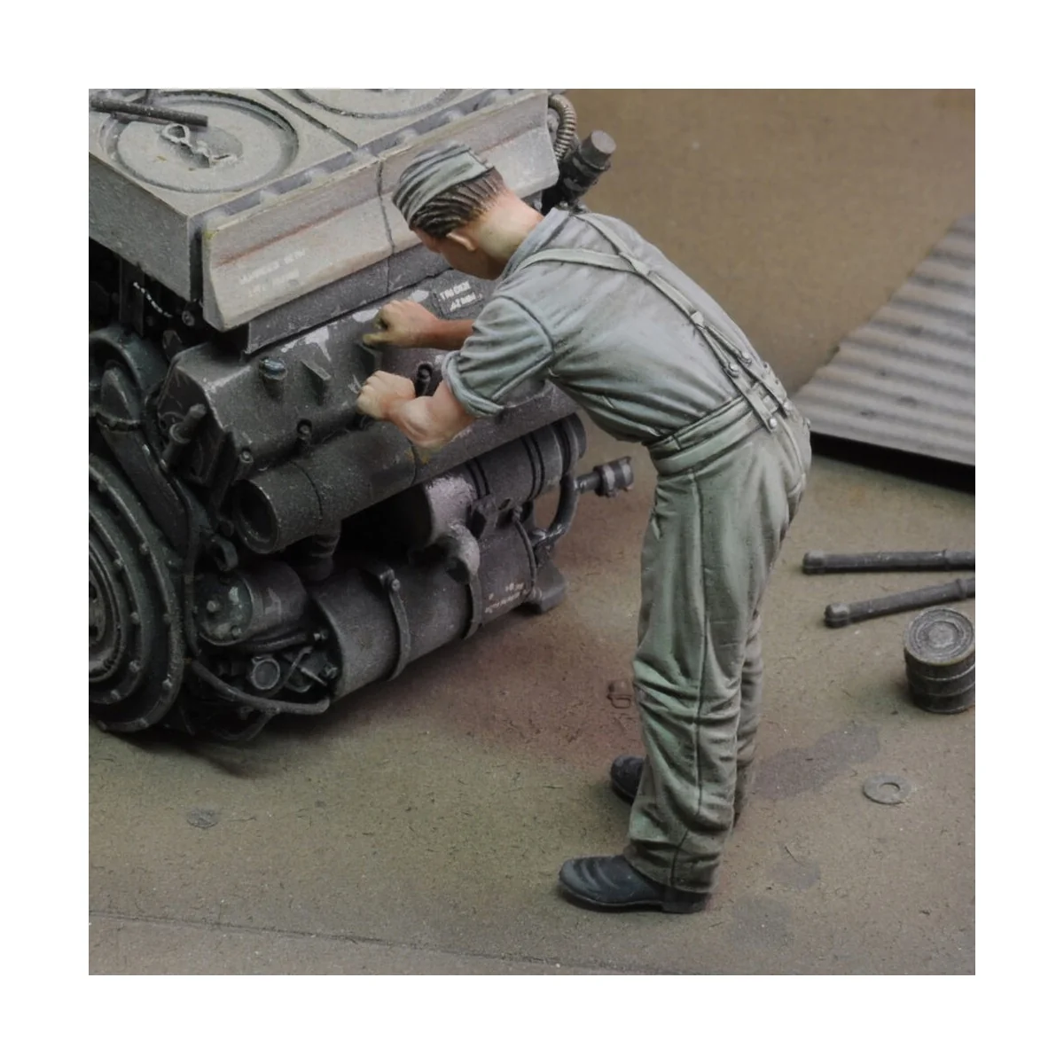 German soldier at work - WWII, 1/48 - Royal Model RM973