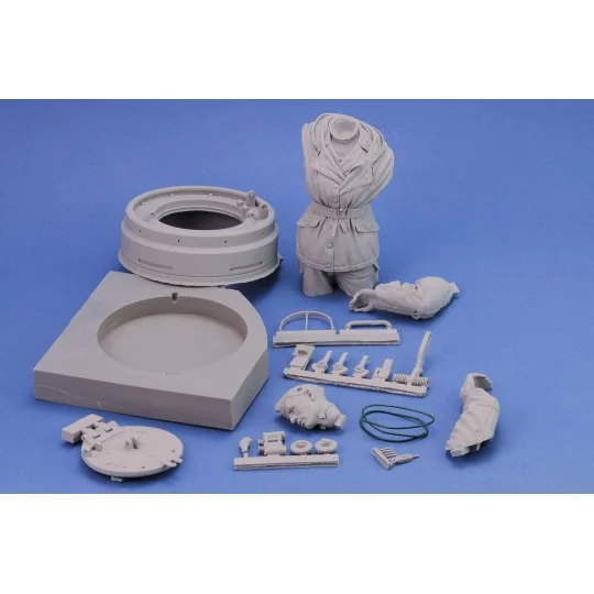 German tanker in winter dress with Tiger I Early cupola, 1/10 - Roy...