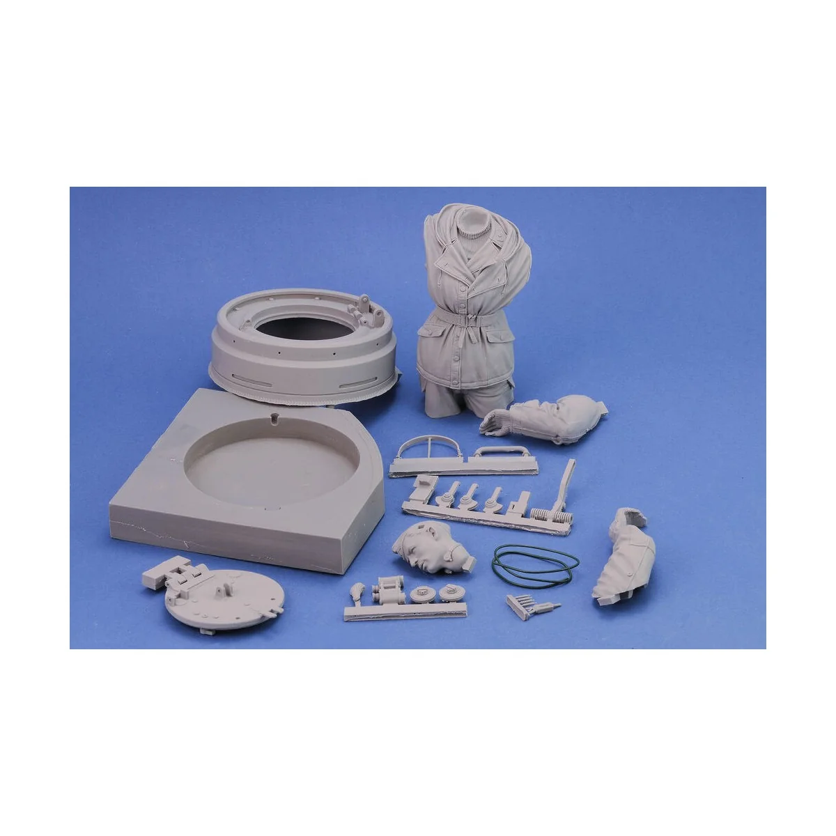 German tanker in winter dress with Tiger I Early cupola, 1/10 - Roy...