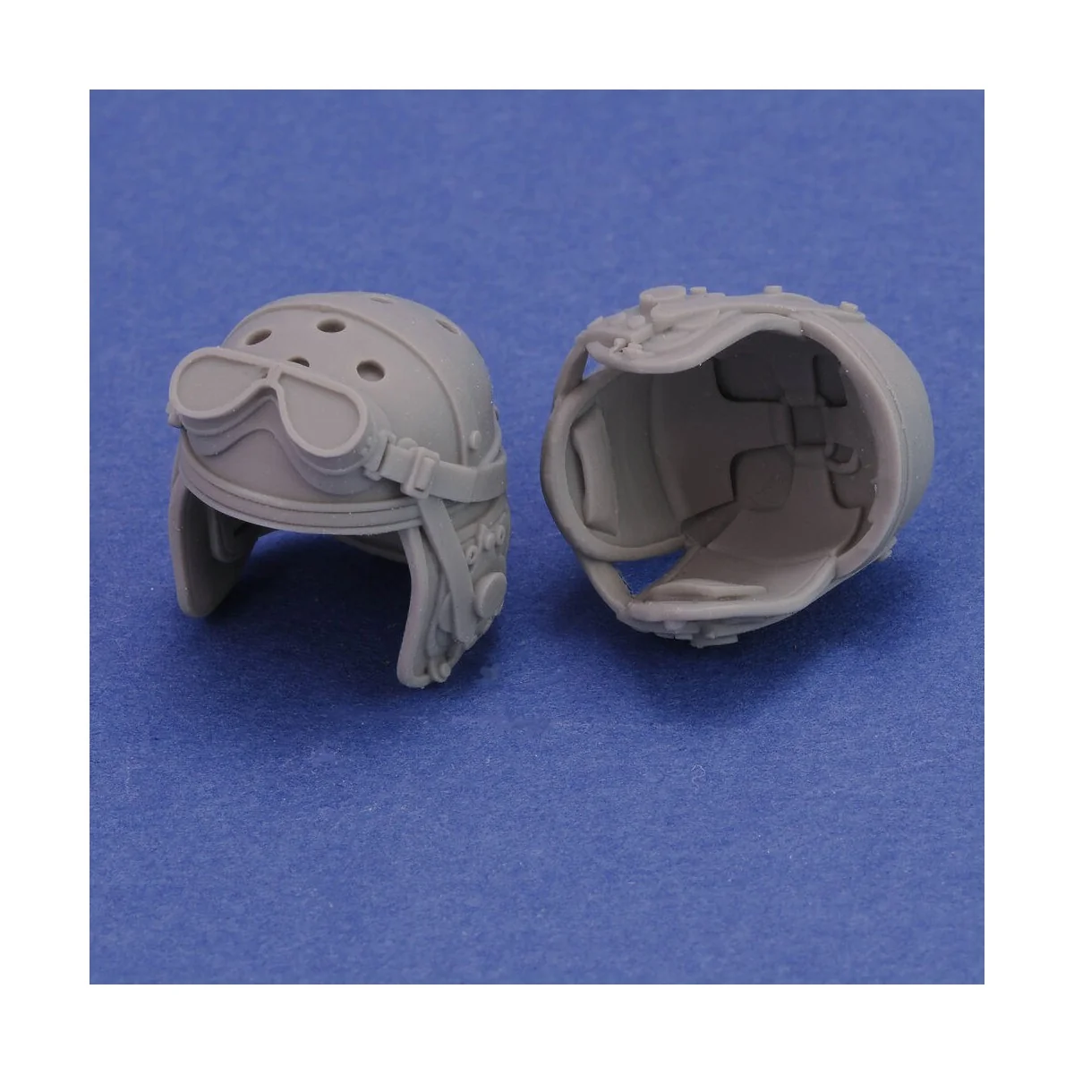 U.S. tanker helmets WWII - 2 pcs., 1/16 - Royal Model RM987