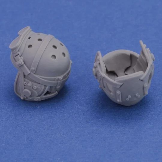 U.S. tanker helmets WWII - 2 pcs., 1/16 - Royal Model RM987