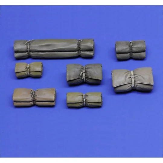 Tentpacks and bedrolls part 1, 1/16 - Royal Model RM1017