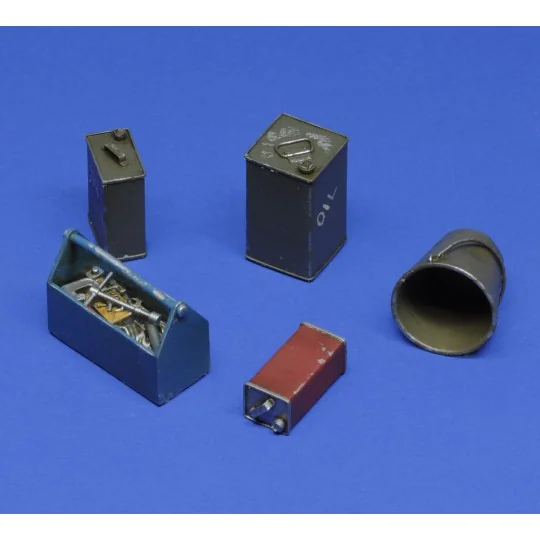 Toolbox, oil cans and bucket, 1/16 - Royal Model RM1043