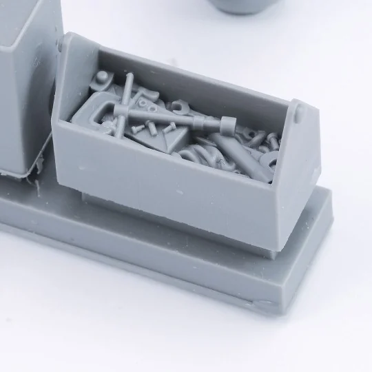 Toolbox, oil cans and bucket - Royal Model RM1043