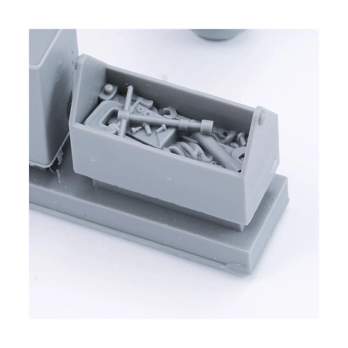 Toolbox, oil cans and bucket, 1/16 - Royal Model RM1043