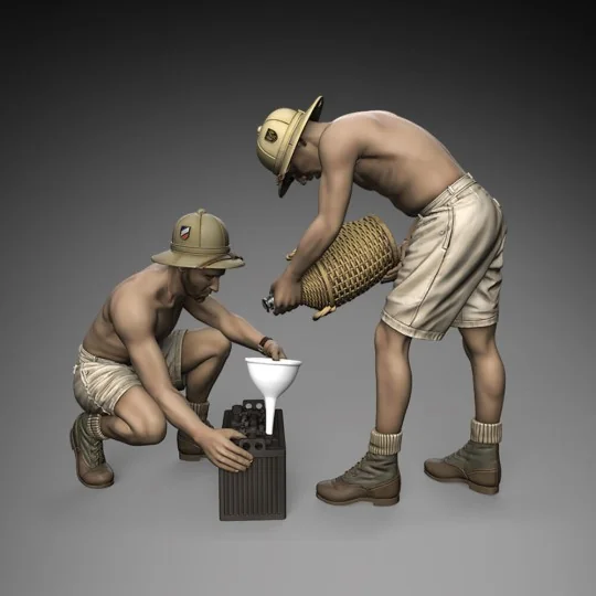 German DAK soldiers battery maintenance - Royal Model RM1083