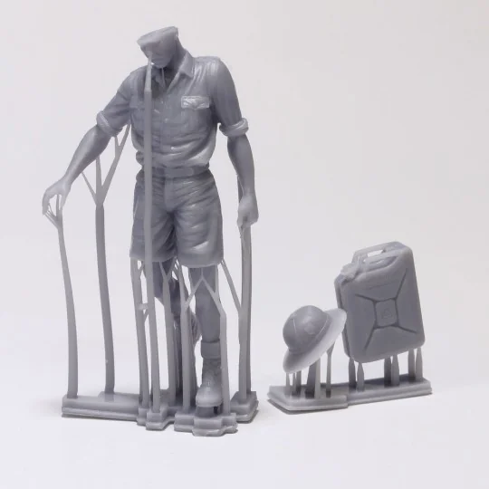 German DAK soldier holding jerrycan 3D printed, 1/35 - Royal Model ...