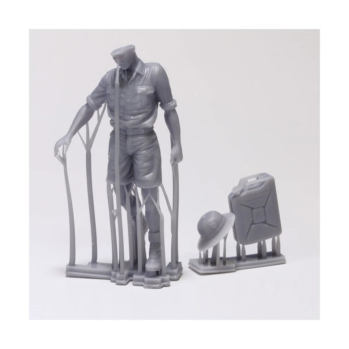 German DAK soldier holding jerrycan 3D printed, 1/35 - Royal Model ...