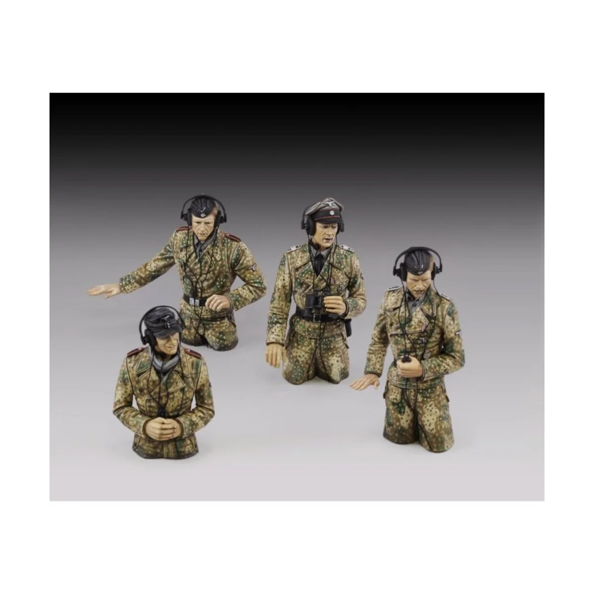 German tank crew in pit dot - WWII, 1/72 - Royal Model RM1105