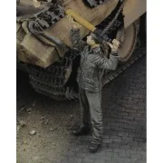 German soldier loading ammo, 1/35 - Royal Model RM1120