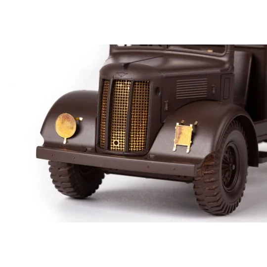 WWII British Army 30-CWT 4x2 Truck 1/35 AIRFIX, 1/35 - Eduard Acces...