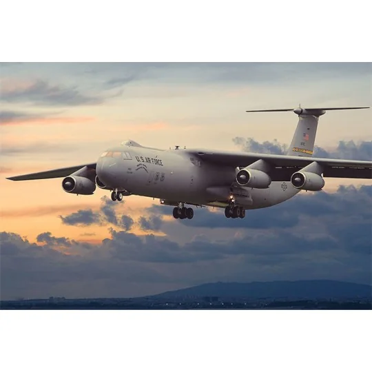 Lockheed C-141B Starlifter, 1/144 - Roden 325