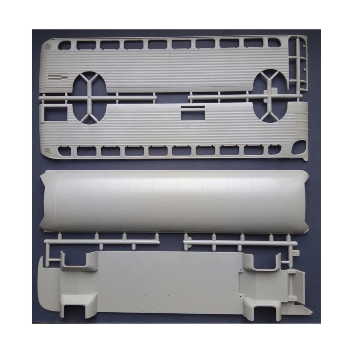 1947 PD-3701 Silverside Bus, 1/35 - Roden 816