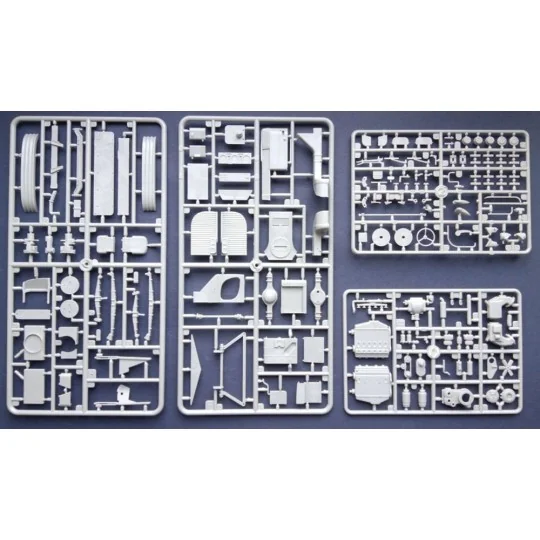1947 PD-3701 Silverside Bus, 1/35 - Roden 816