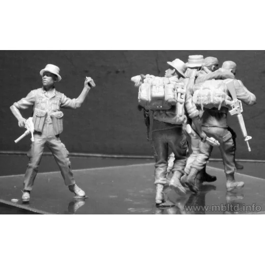 “Head for the “Huey”, Vietnam War series”, 1/35 - Master Box Ltd. 3...