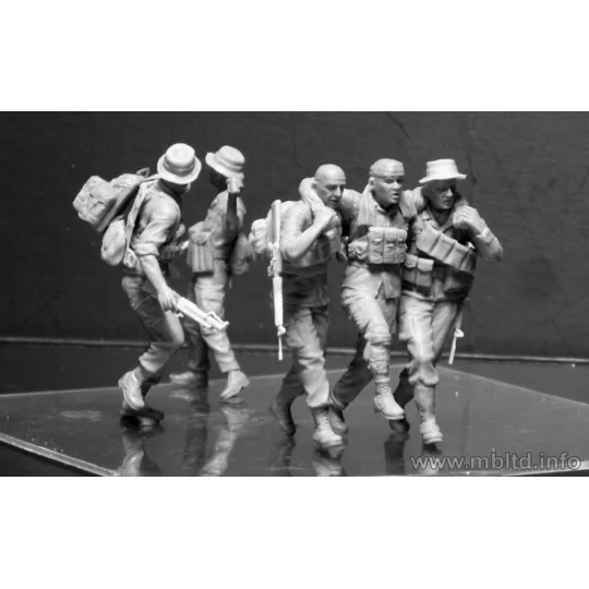 “Head for the “Huey”, Vietnam War series”, 1/35 - Master Box Ltd. 3...