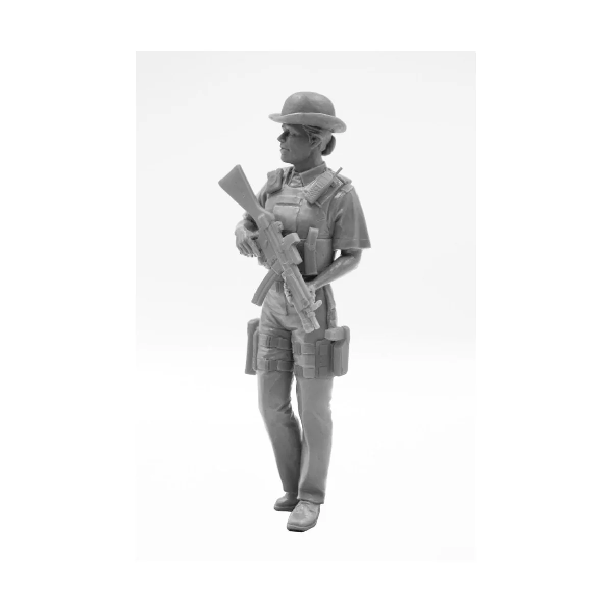 British Police Female Officer, 1/16 - ICM 16009