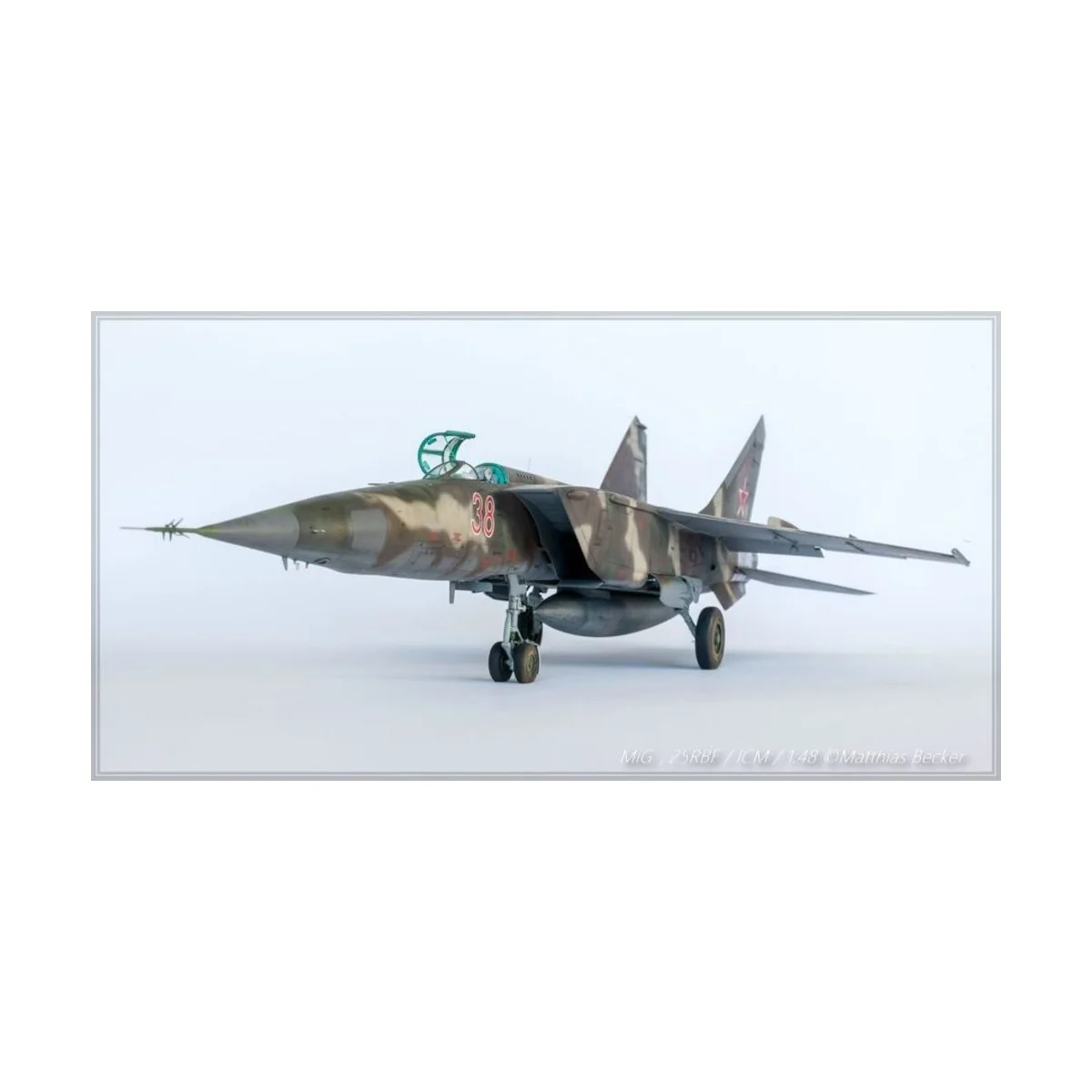 MiG-25 RBF, Soviet Reconnaissance Plane, 1/48 - ICM 48904