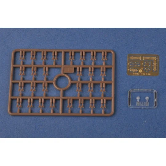 Soviet T-20 Armored Tractor Komsomolets 1940, 1/35 - Hobby Boss 83848